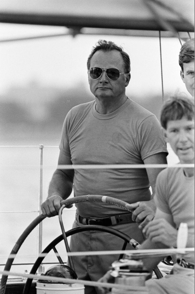 Sailors aboard the 12-meter yacht, Windancer, battle the wind on Lake Michigan - Chicago Sun-Times