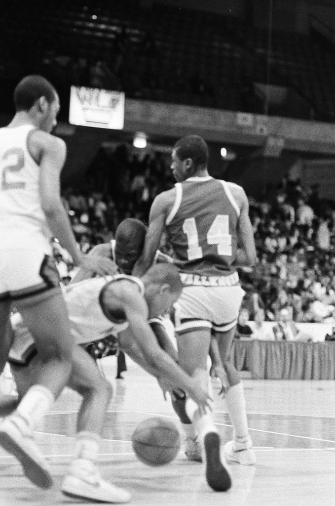 Carver and Manley high schools compete in the public league basketball semifinals - Chicago Sun-Times