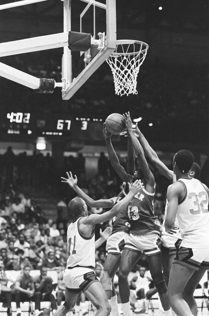Carver and Manley high schools compete in the public league basketball semifinals - Chicago Sun-Times