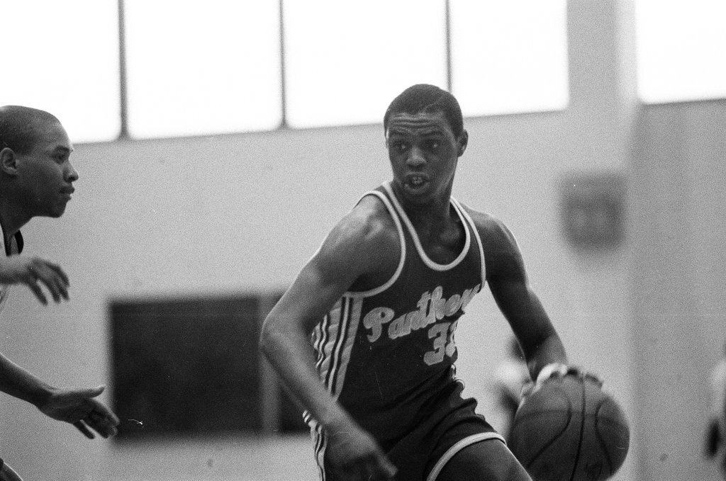 Manley high school plays against the Panthers in the public league playoffs - Chicago Sun-Times