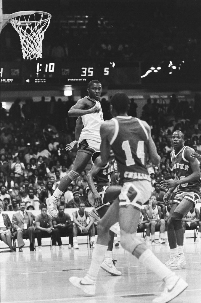 Carver and Manley high schools compete in the public league basketball semifinals - Chicago Sun-Times