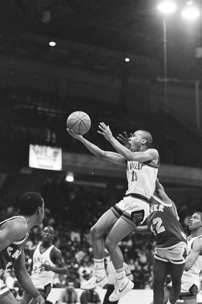 Carver and Manley high schools compete in the public league basketball semifinals - Chicago Sun-Times