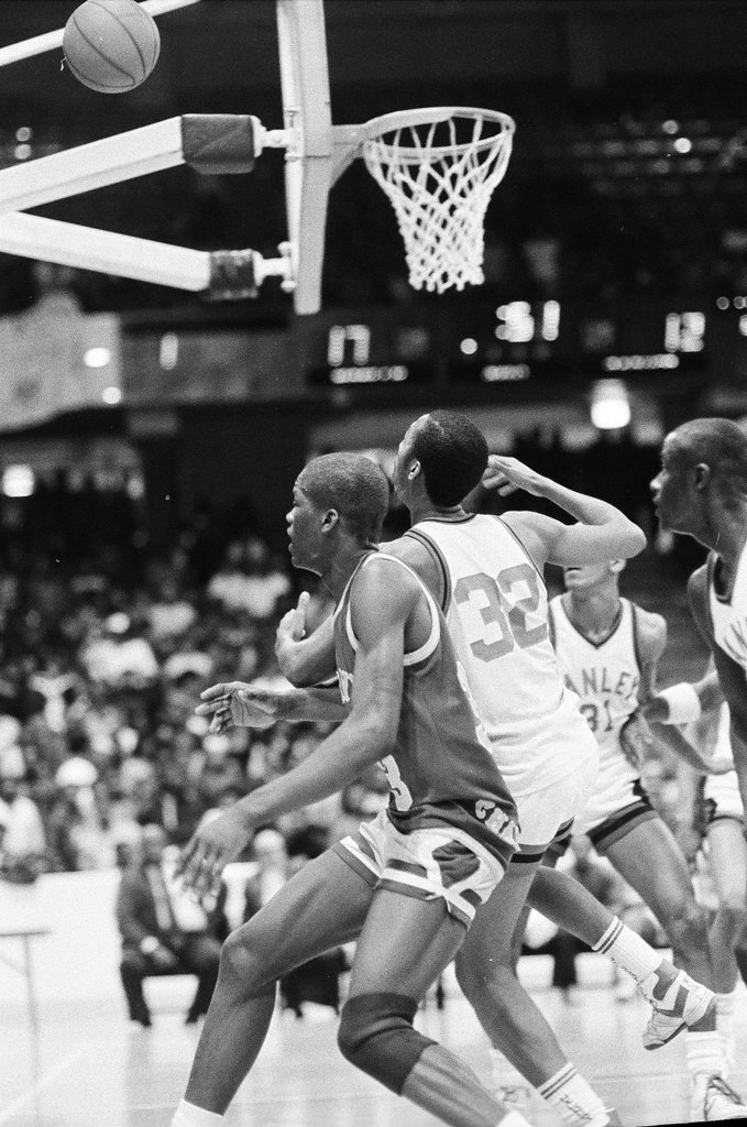 Carver and Manley high schools compete in the public league basketball semifinals - Chicago Sun-Times