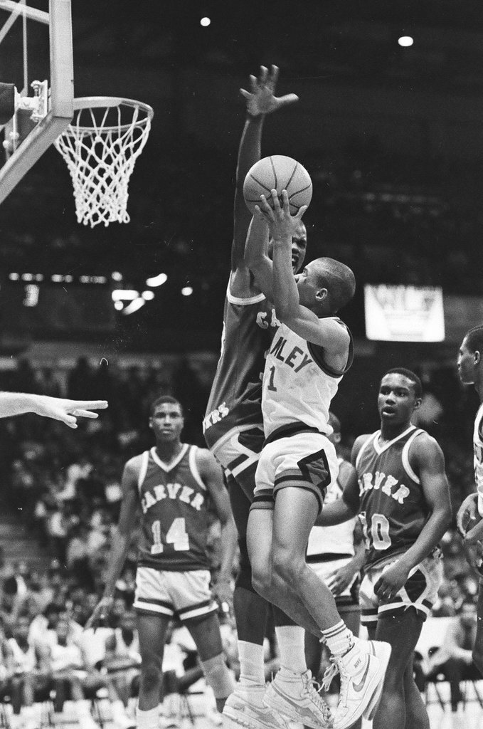 Carver and Manley high schools compete in the public league basketball semifinals - Chicago Sun-Times