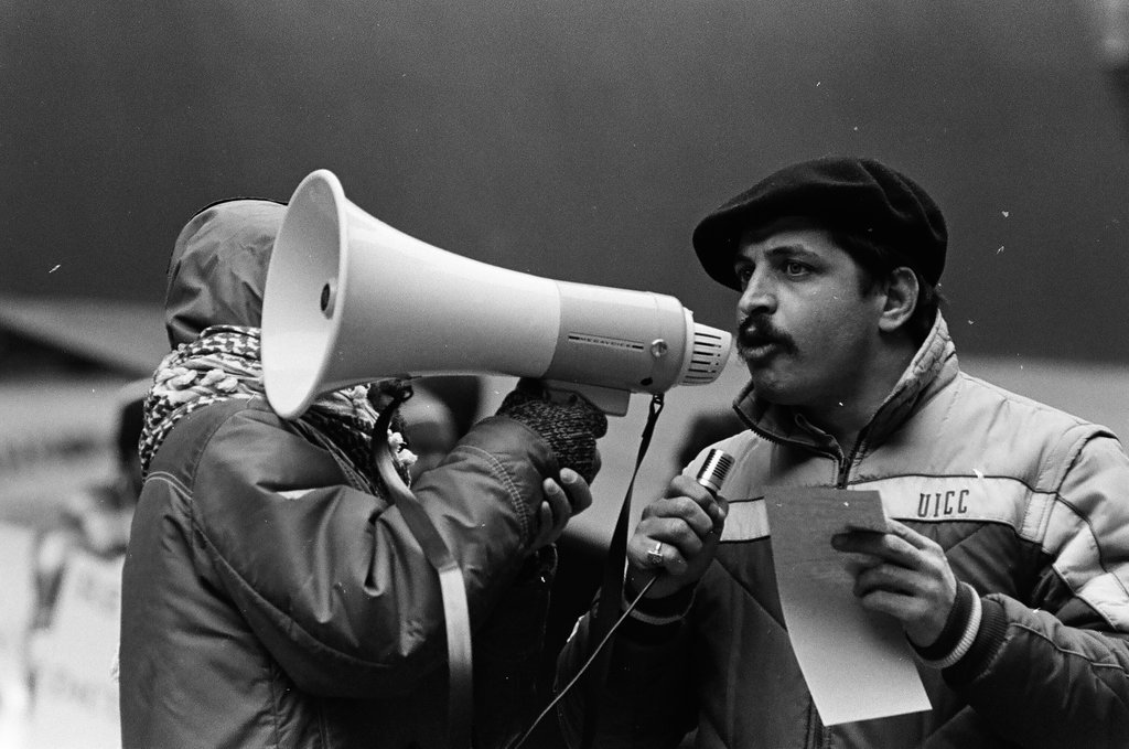 Iranians protesting at Daley Plaza - Perry C. Riddle for Chicago Sun-Times