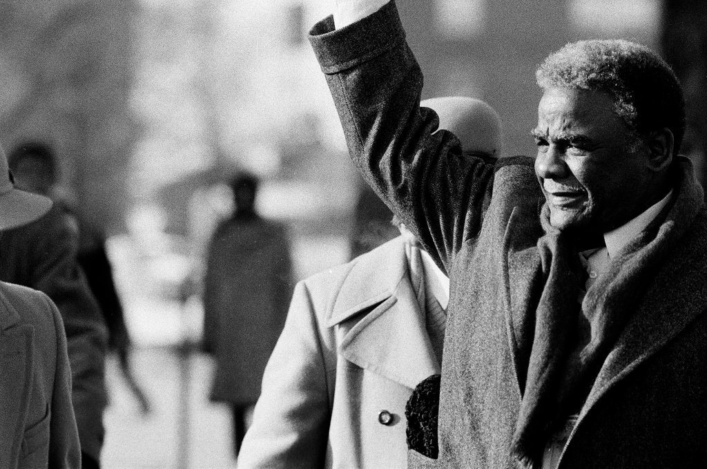 Mayor Harold Washington tours ABLA housing and speaks to residents - Keith Hale for Chicago Sun-Times
