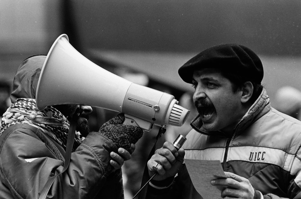 Iranians protesting at Daley Plaza - Perry C. Riddle for Chicago Sun-Times