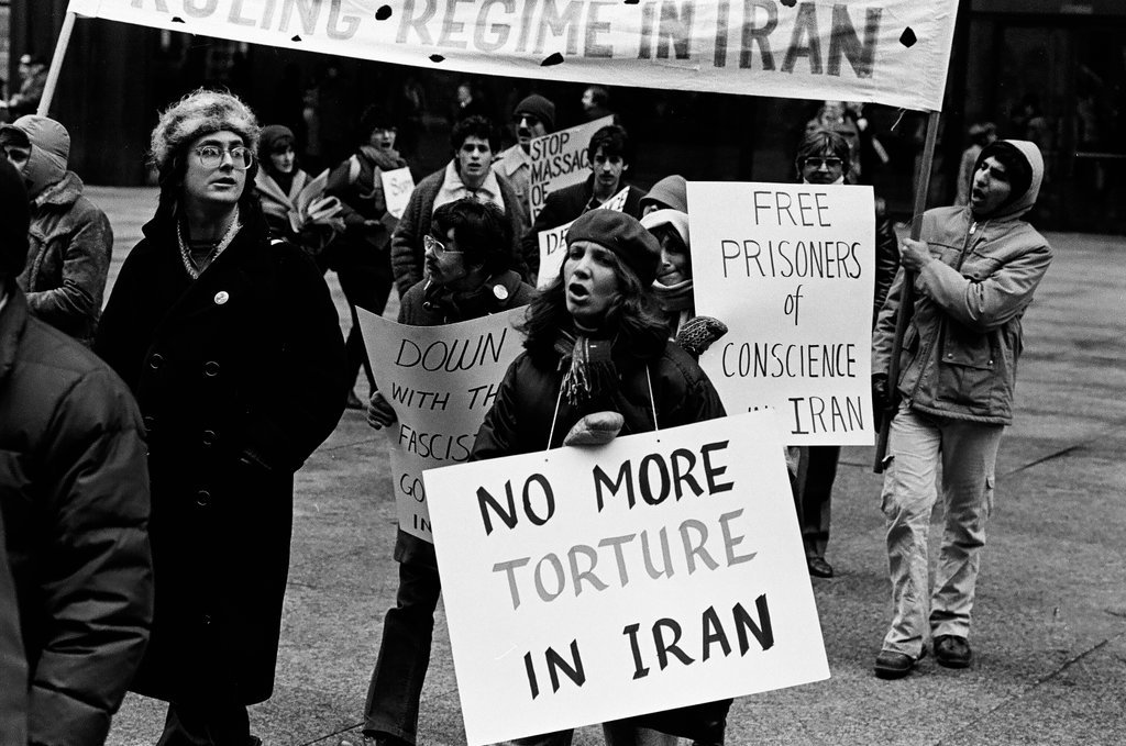 Iranians protesting at Daley Plaza - Perry C. Riddle for Chicago Sun-Times