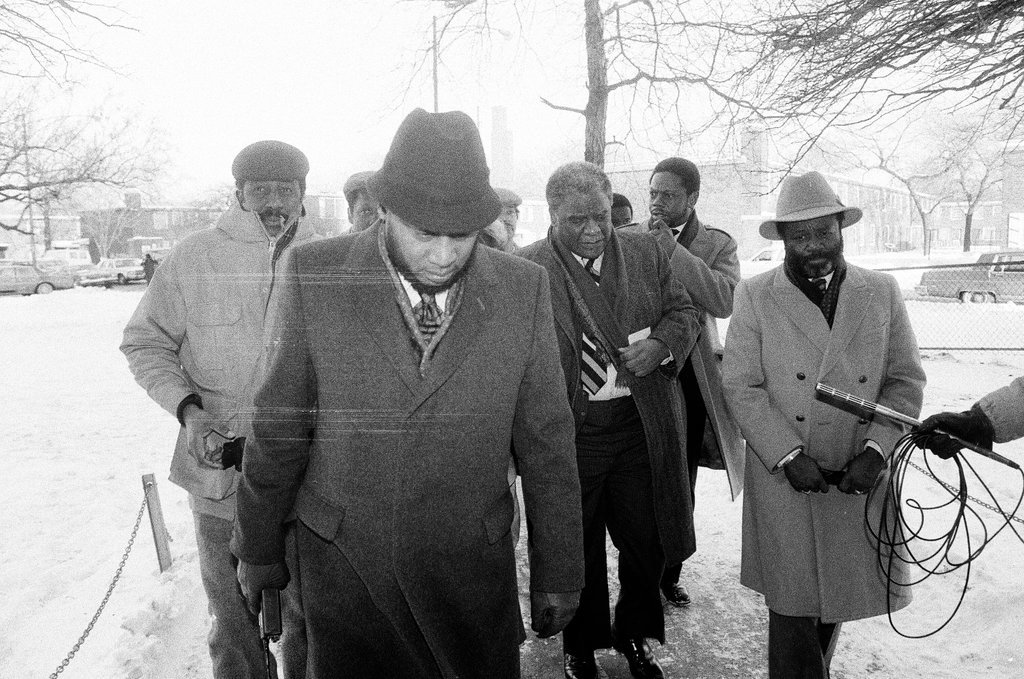 Mayor Harold Washington tours ABLA housing and speaks to residents - Keith Hale for Chicago Sun-Times