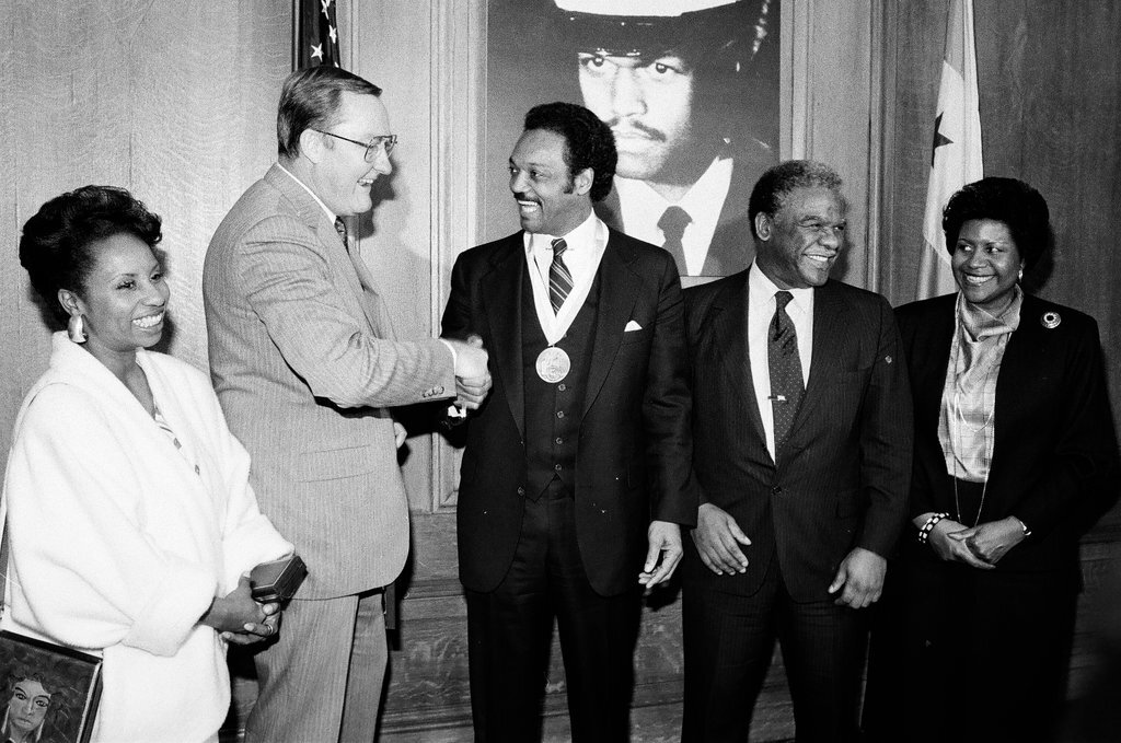 Jesse Jackson receives a commemorative gift from Mayor Harold Washington - Chicago Sun-Times