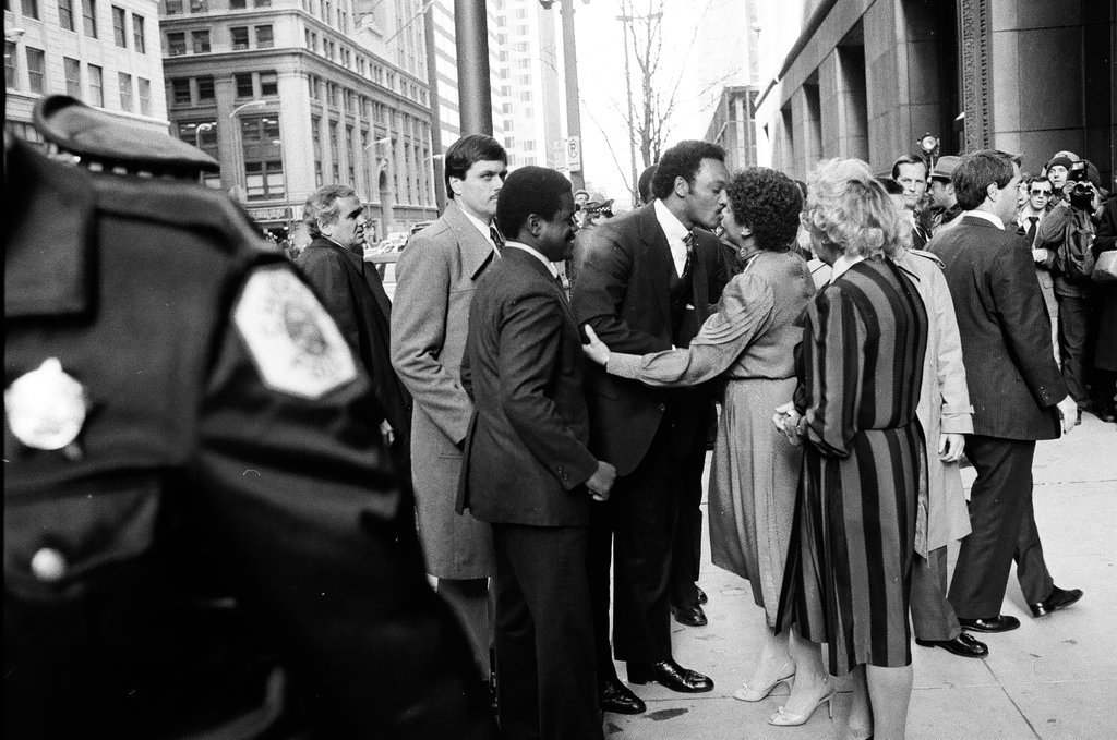 Jesse Jackson receives a commemorative gift from Mayor Harold Washington - Chicago Sun-Times