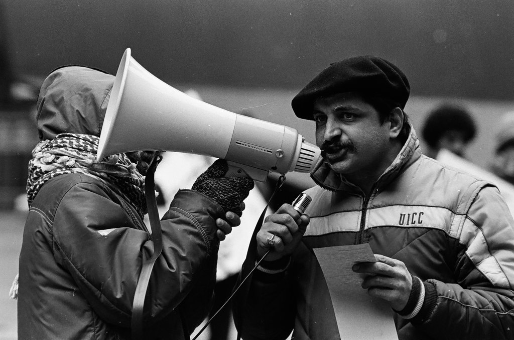 Iranians protesting at Daley Plaza - Perry C. Riddle for Chicago Sun-Times