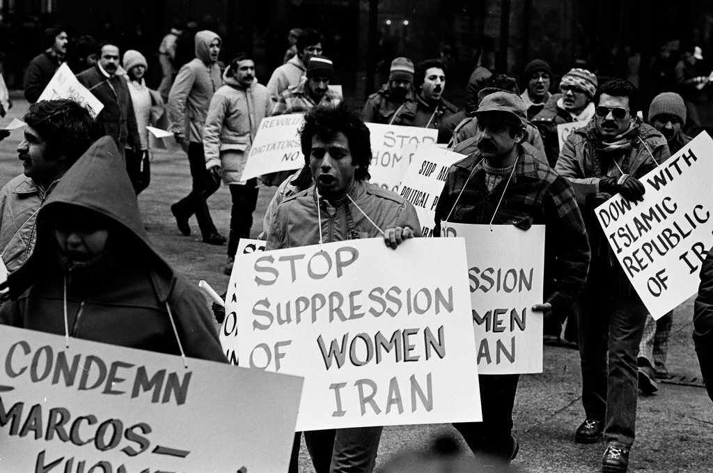 Iranians protesting at Daley Plaza - Perry C. Riddle for Chicago Sun-Times