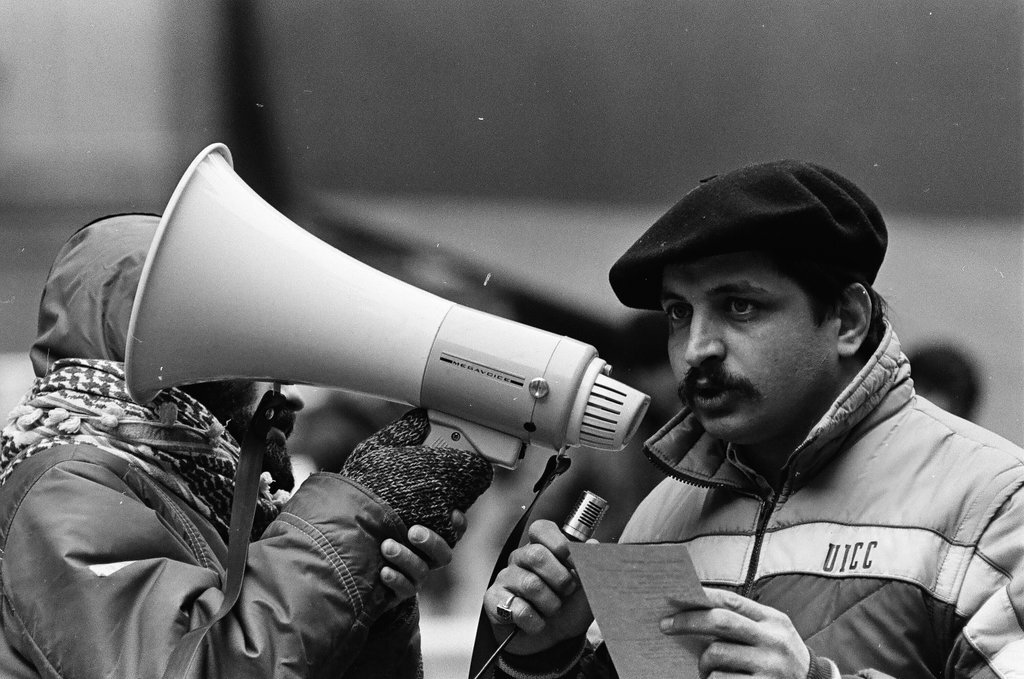 Iranians protesting at Daley Plaza - Perry C. Riddle for Chicago Sun-Times