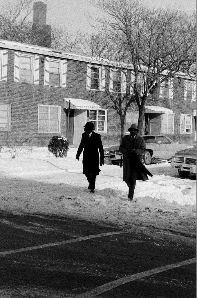 Mayor Harold Washington tours ABLA housing and speaks to residents - Keith Hale for Chicago Sun-Times