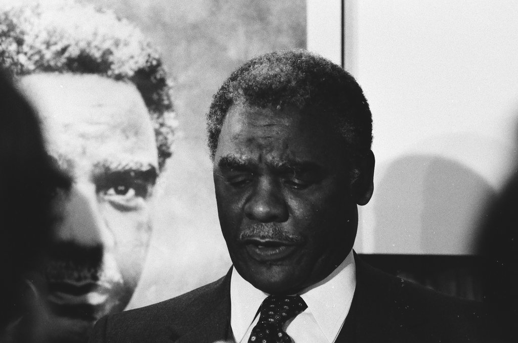 United States Representative Harold Washington announces his candidacy for mayor - James (Jim) Klepitsch for Chicago Sun-Times