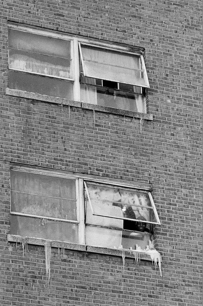 Mayor Harold Washington tours ABLA housing and speaks to residents - Keith Hale for Chicago Sun-Times