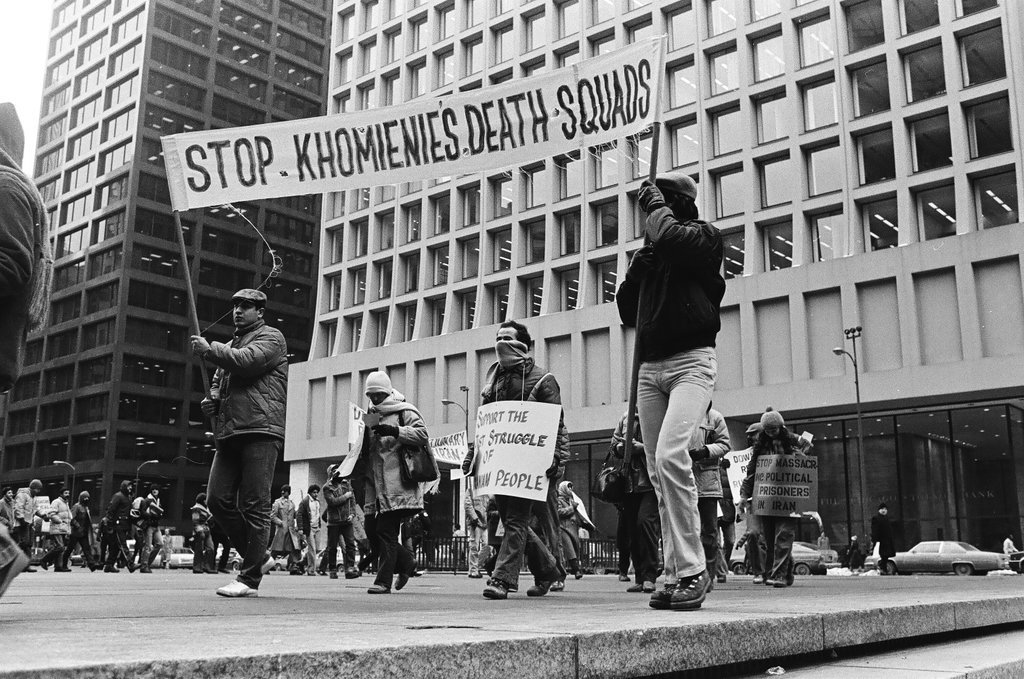 Iranians protesting at Daley Plaza - Perry C. Riddle for Chicago Sun-Times