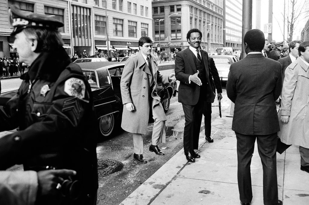 Jesse Jackson receives a commemorative gift from Mayor Harold Washington - Chicago Sun-Times