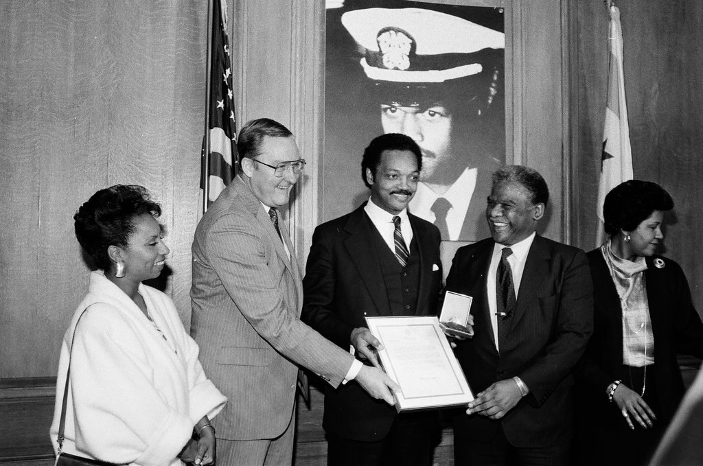 Jesse Jackson receives a commemorative gift from Mayor Harold Washington - Chicago Sun-Times
