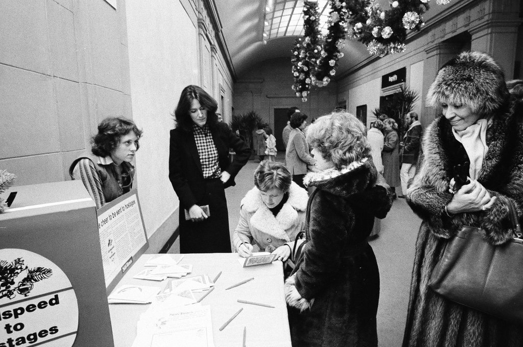 People write and send Christmas cards to fifty American hostages being held in Iran - Chicago Sun-Times
