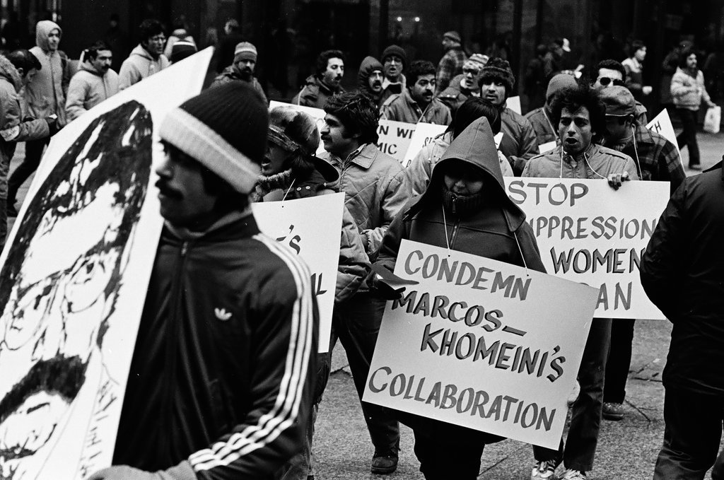 Iranians protesting at Daley Plaza - Perry C. Riddle for Chicago Sun-Times