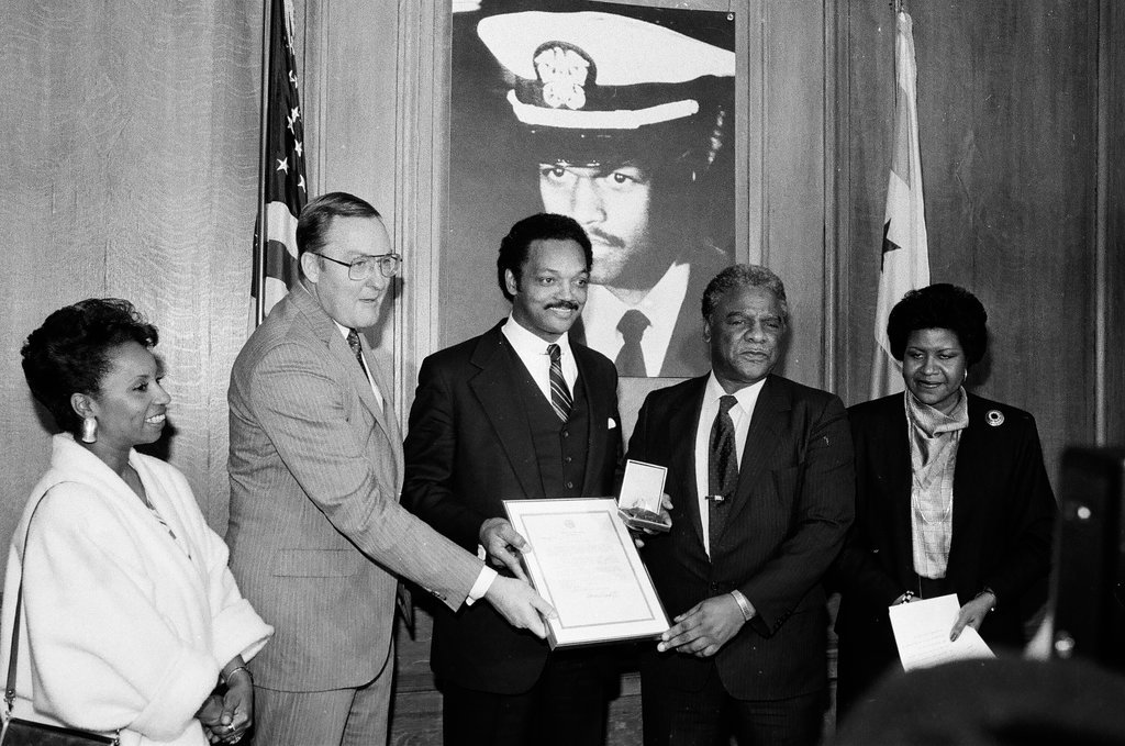 Jesse Jackson receives a commemorative gift from Mayor Harold Washington - Chicago Sun-Times