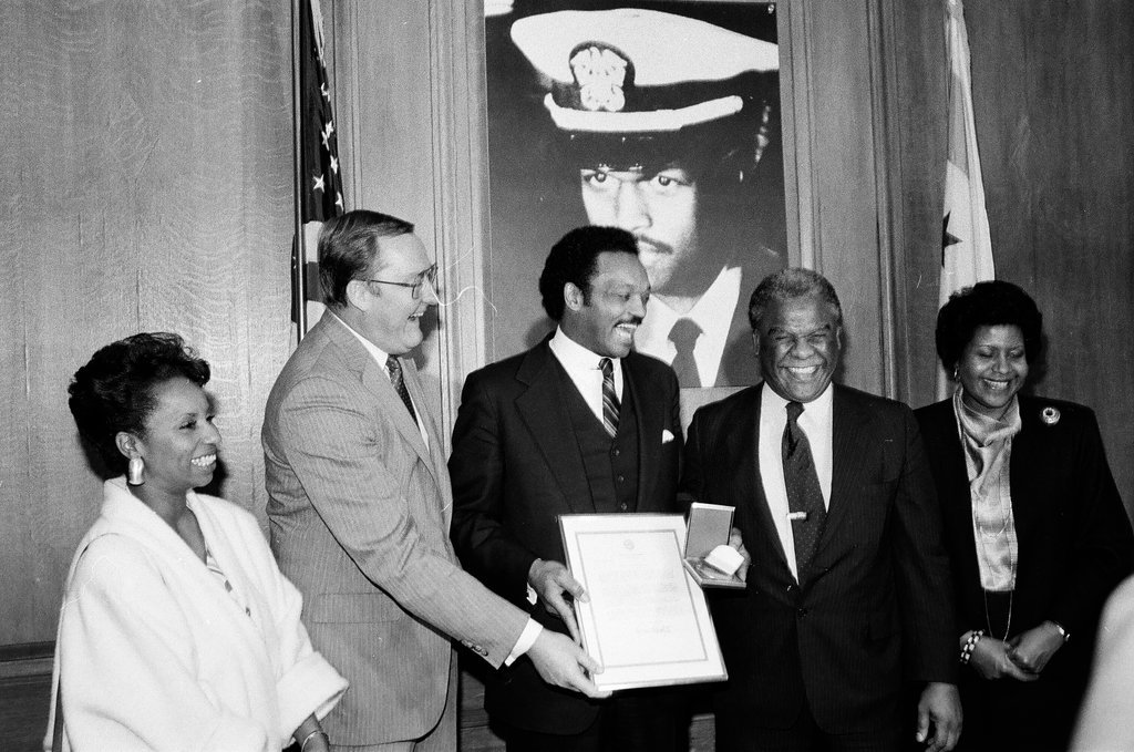 Jesse Jackson receives a commemorative gift from Mayor Harold Washington - Chicago Sun-Times