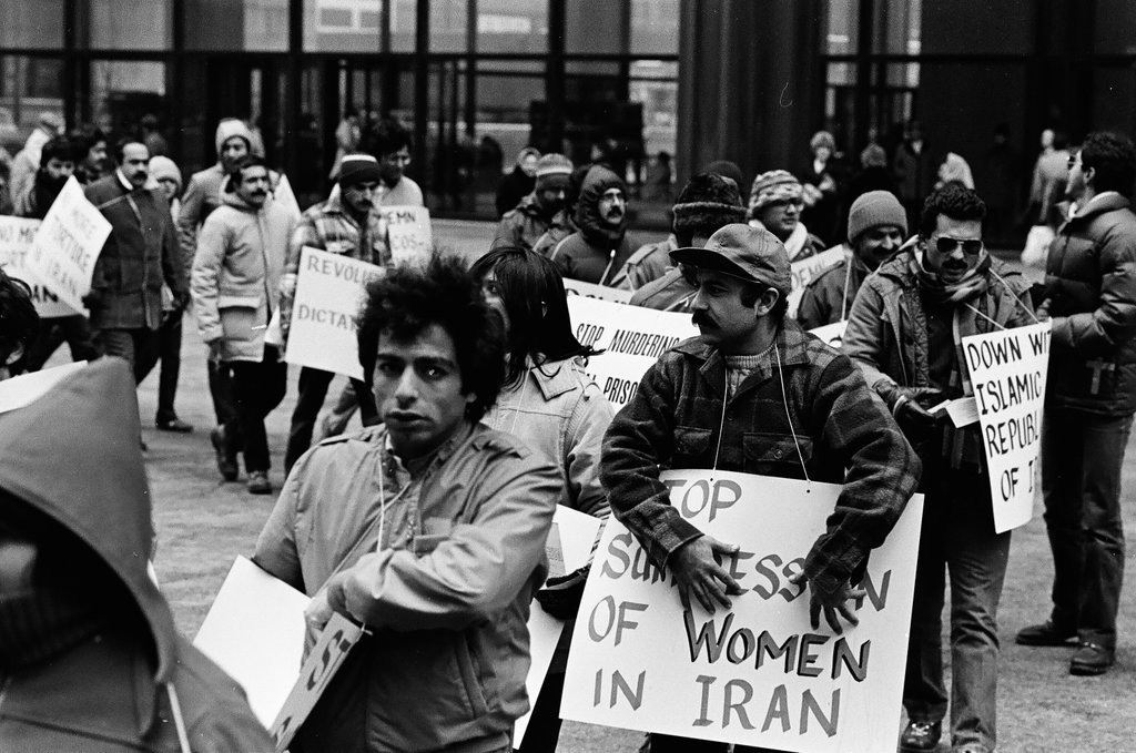 Iranians protesting at Daley Plaza - Perry C. Riddle for Chicago Sun-Times