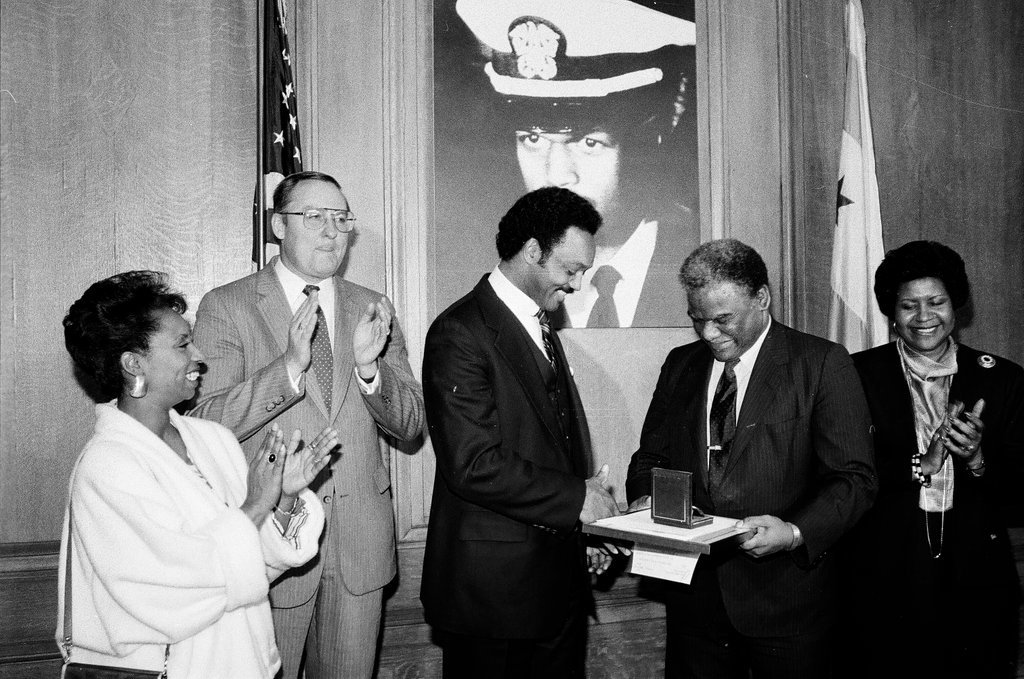 Jesse Jackson receives a commemorative gift from Mayor Harold Washington - Chicago Sun-Times