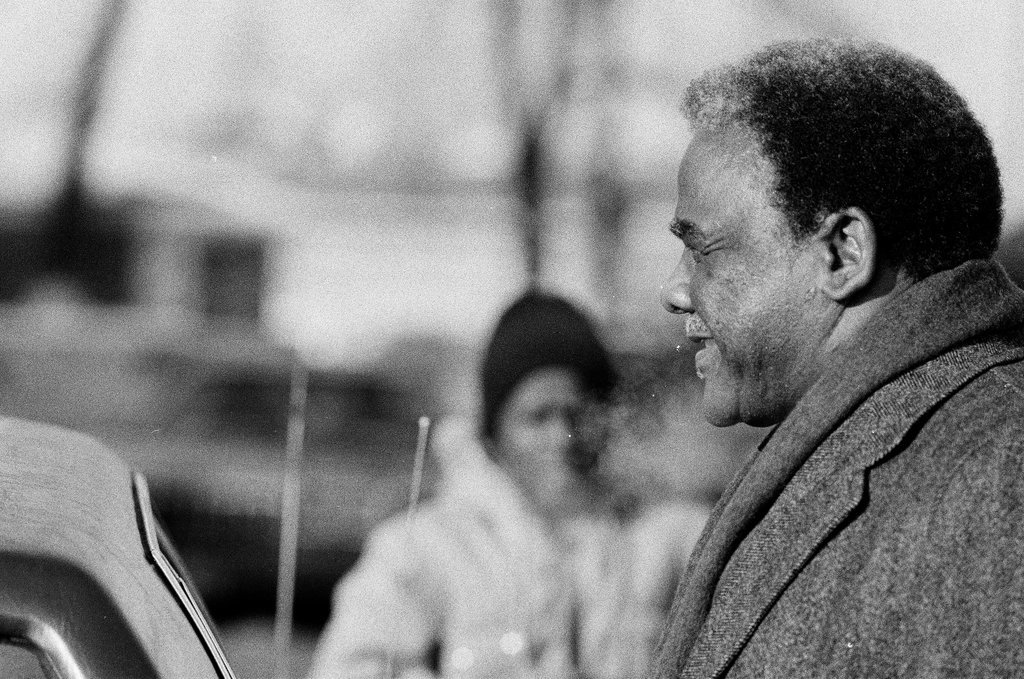 Mayor Harold Washington tours ABLA housing and speaks to residents - Keith Hale for Chicago Sun-Times