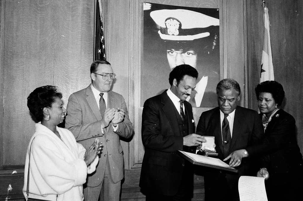 Jesse Jackson receives a commemorative gift from Mayor Harold Washington - Chicago Sun-Times