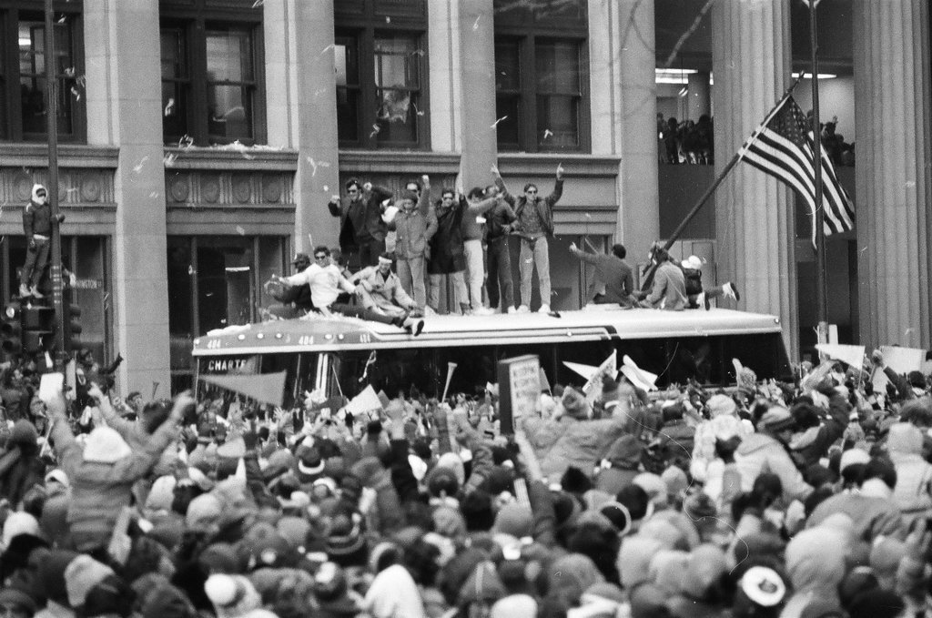 Chicagoans crowd streets as the Bears Superbowl parade takes place - Chicago Sun-Times