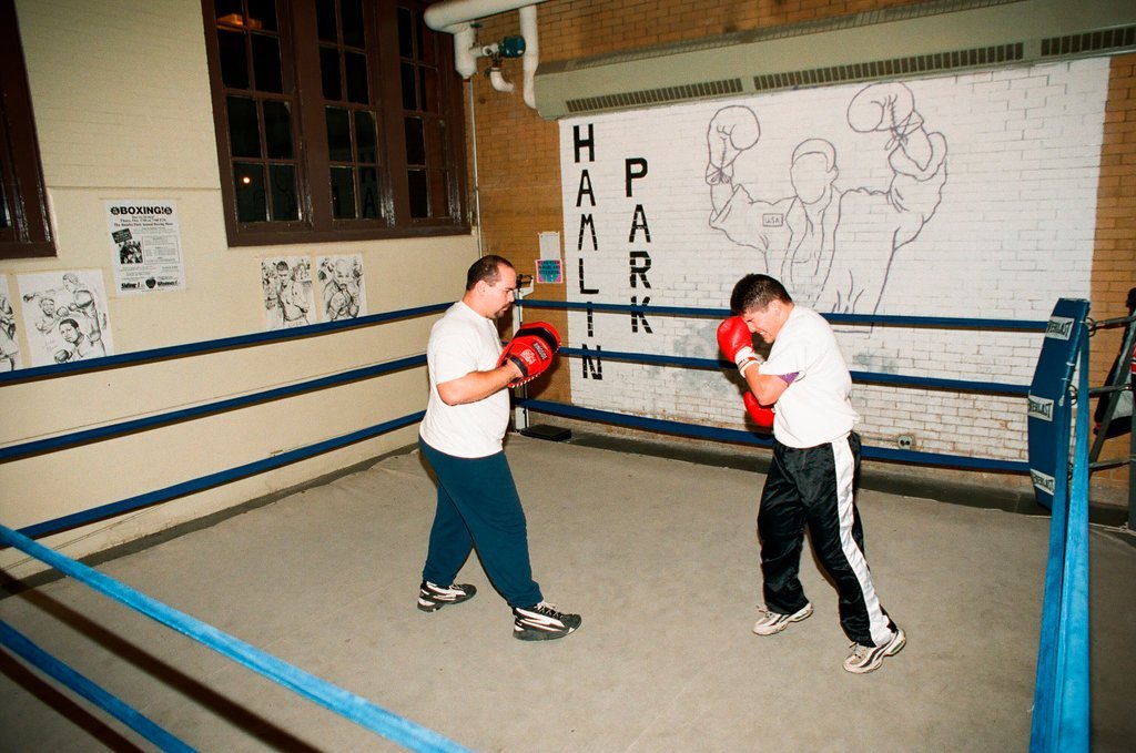 Olympic boxer David Diaz returns to the Hamlin Park Gym to train - Chicago Sun-Times