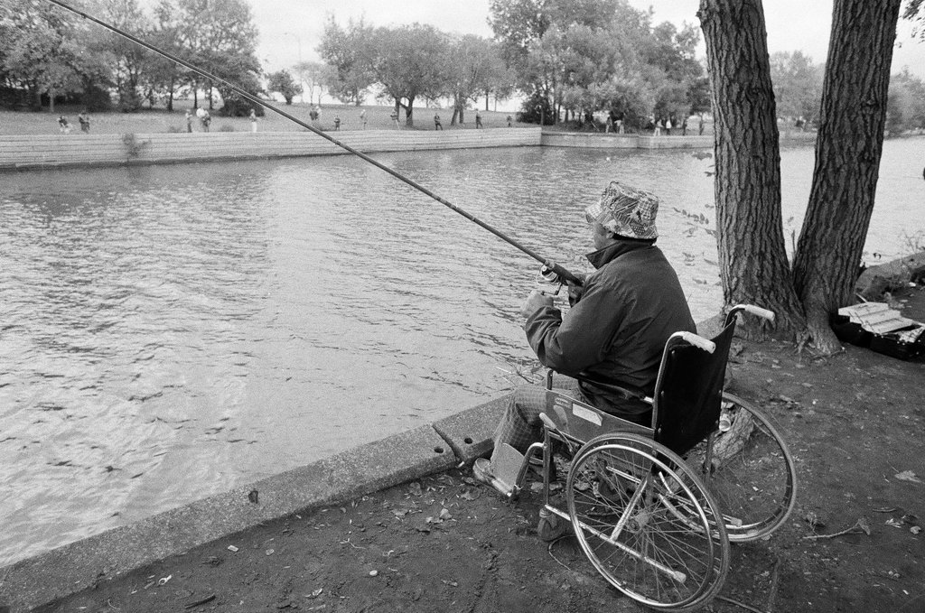 A group of people fish for salmon at Lincoln Park and take home their catches - Chicago Sun-Times