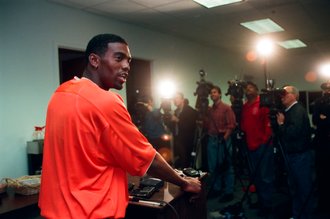 Press conference with Randy Moss, potential new Chicago Bears player - Chicago Sun-Times