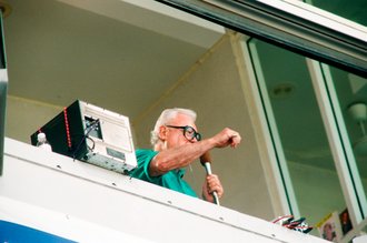 Harry Caray returns to Wrigley Field after illness - Pablo Martinez Monsivais for Chicago Sun-Times