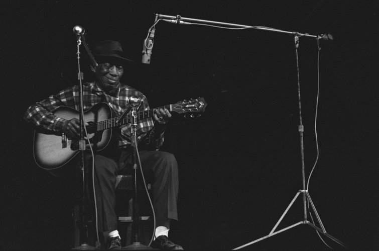 Mississippi John Hurt - Flerlage, Raeburn, 1915-2002